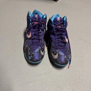 Nike LeBron 11 Summit Lake Size 4.5Y Youth Sneakers - Rare Colorway